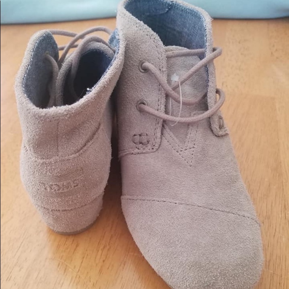 Suede size 1 Tom booties never worn